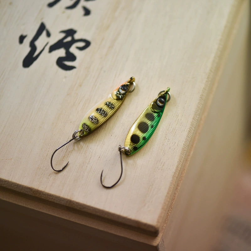 Bait 2.1g3.5g Bionic Livery Insect Sequin Horse Mouth Red Eye Rainbow Trout Army Fish Luya Fake Bait