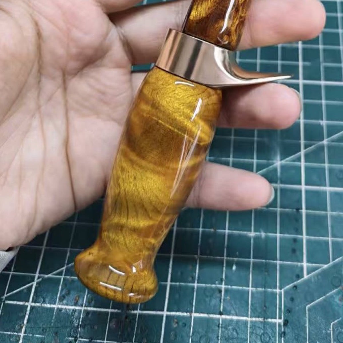 Without detachable rear grip